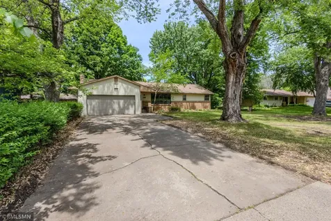8324 62nd Avenue N Brooklyn Park MN 55428