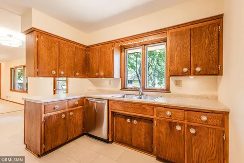 8324 62nd Avenue N Brooklyn Park MN 55428