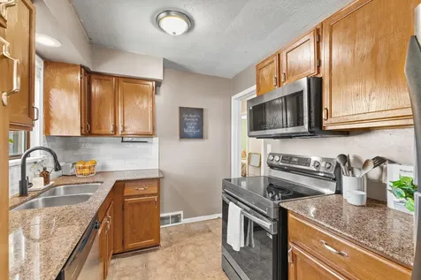 1965 Montana Avenue E Saint Paul MN 55119