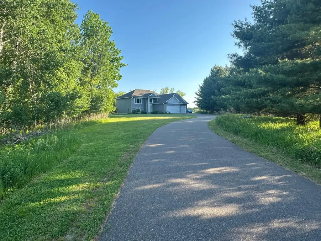 1850 357th Avenue NE Cambridge MN 55008
