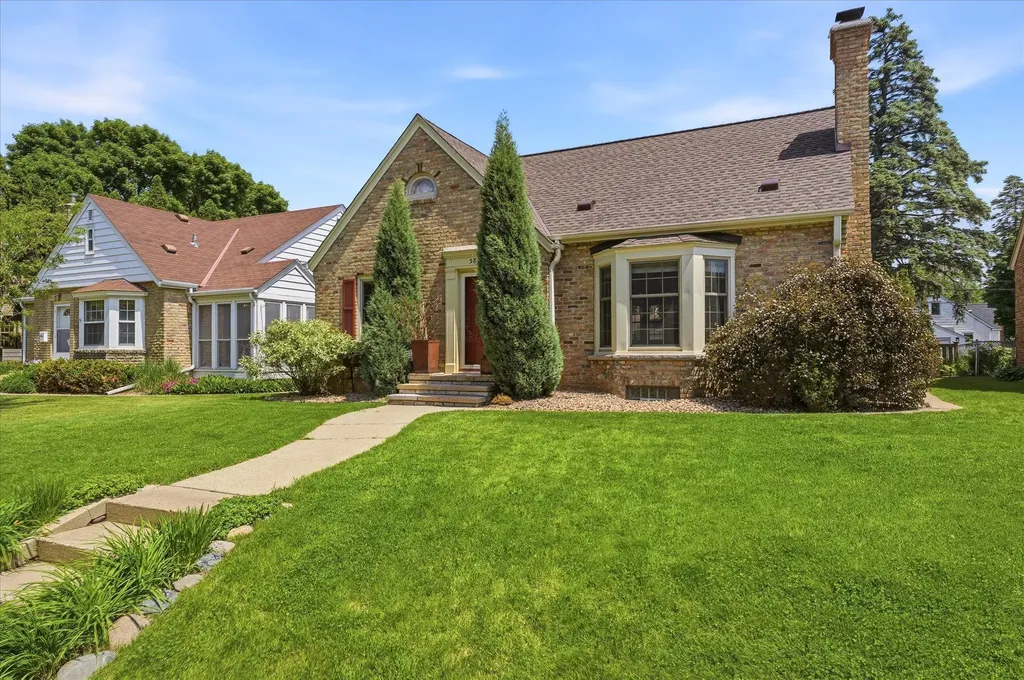 5829 Columbus Avenue Minneapolis MN 55417