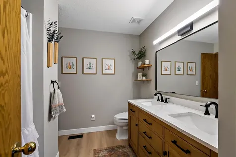 1896 Adele Street Maplewood MN 55109