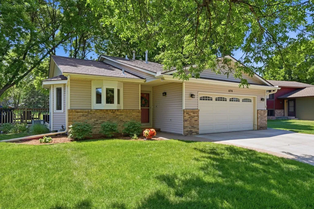 876 Curry Trail Eagan MN 55123