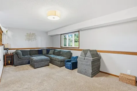876 Curry Trail Eagan MN 55123