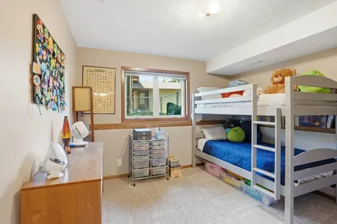876 Curry Trail Eagan MN 55123