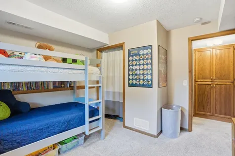 876 Curry Trail Eagan MN 55123