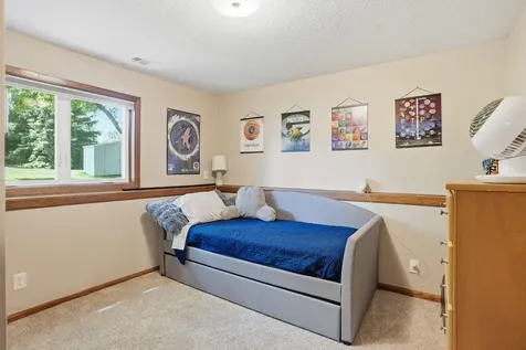 876 Curry Trail Eagan MN 55123