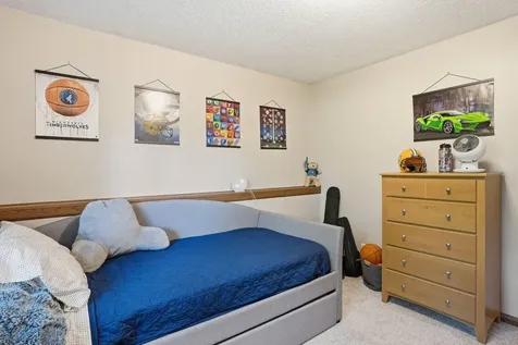 876 Curry Trail Eagan MN 55123