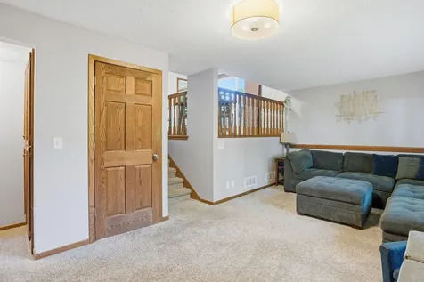 876 Curry Trail Eagan MN 55123
