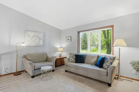 876 Curry Trail Eagan MN 55123