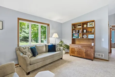 876 Curry Trail Eagan MN 55123