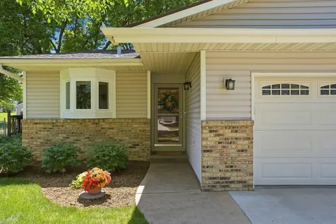 876 Curry Trail Eagan MN 55123