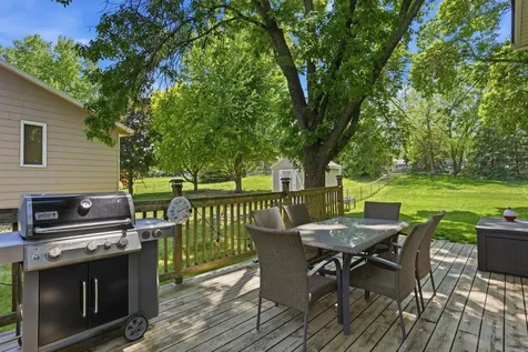 876 Curry Trail Eagan MN 55123