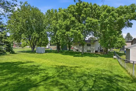 876 Curry Trail Eagan MN 55123