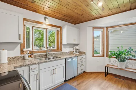 876 Curry Trail Eagan MN 55123