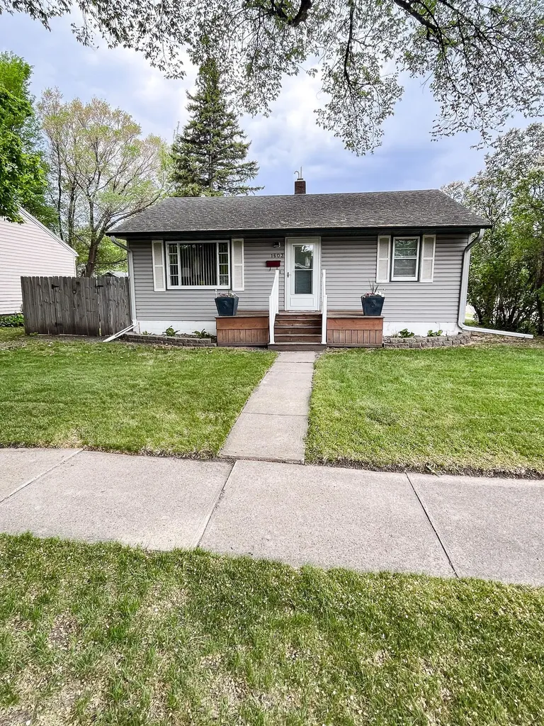 1603 5th Street S Moorhead MN 56560