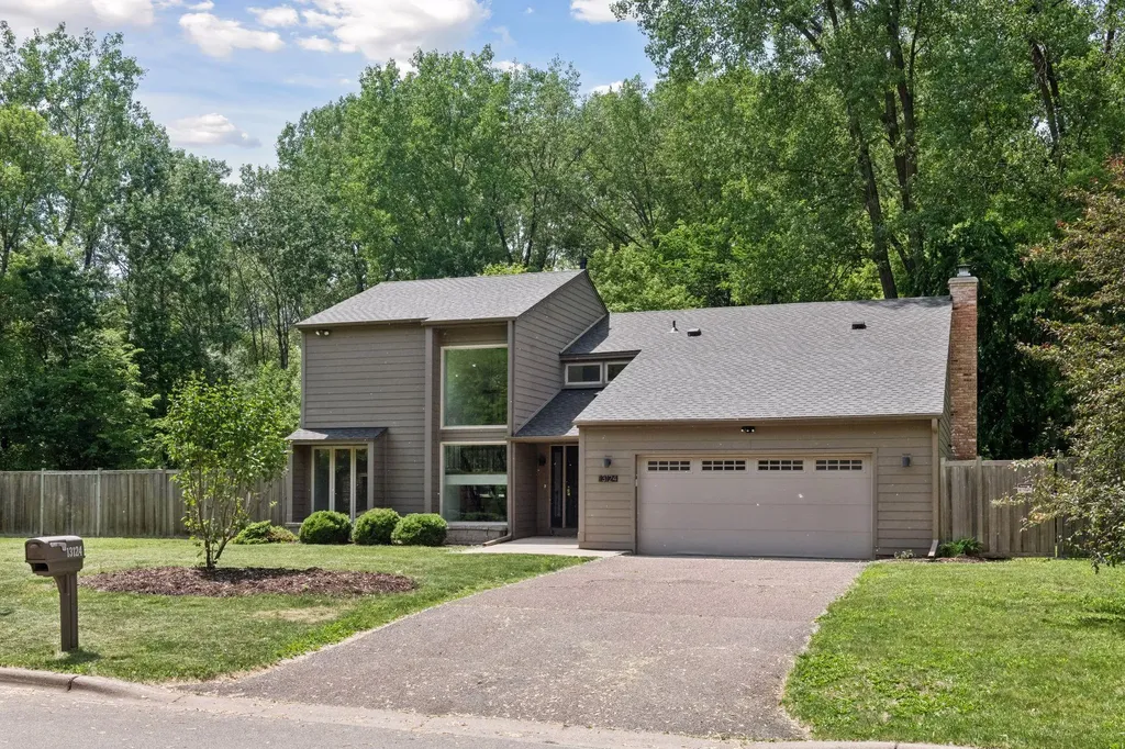 13124 April Lane Minnetonka MN 55305