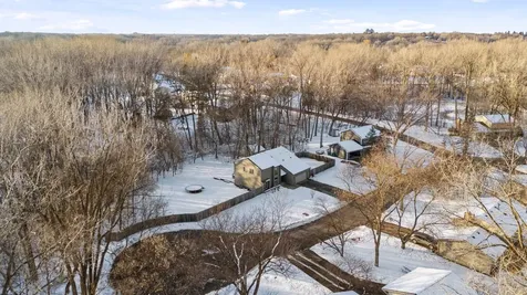 13124 April Lane Minnetonka MN 55305