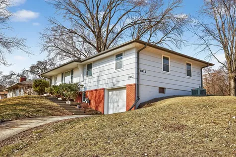 8912 Tretbaugh Drive Bloomington MN 55431