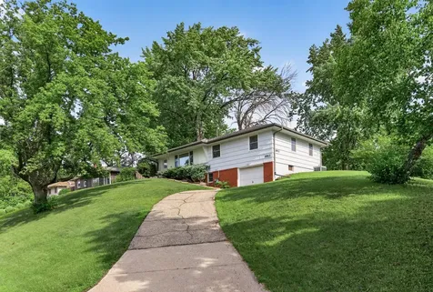 8912 Tretbaugh Drive Bloomington MN 55431