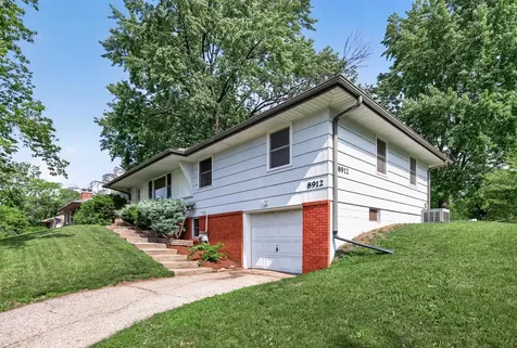 8912 Tretbaugh Drive Bloomington MN 55431