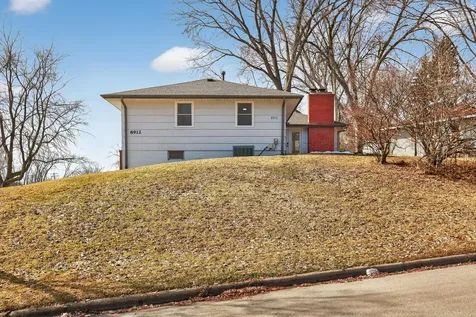 8912 Tretbaugh Drive Bloomington MN 55431