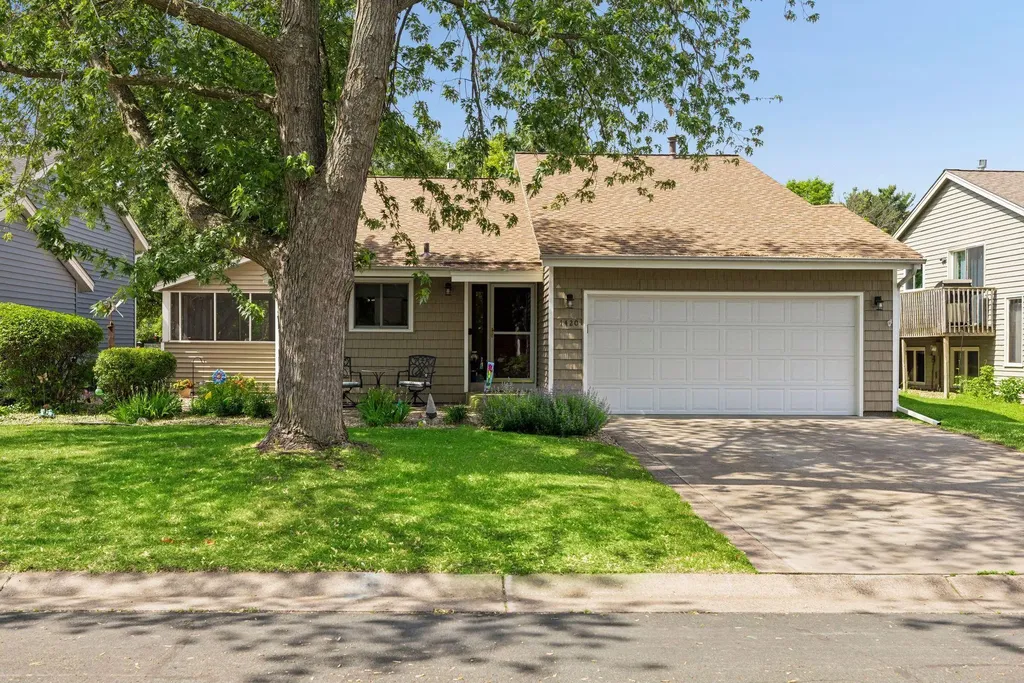 1420 Knoll Drive Shoreview MN 55126