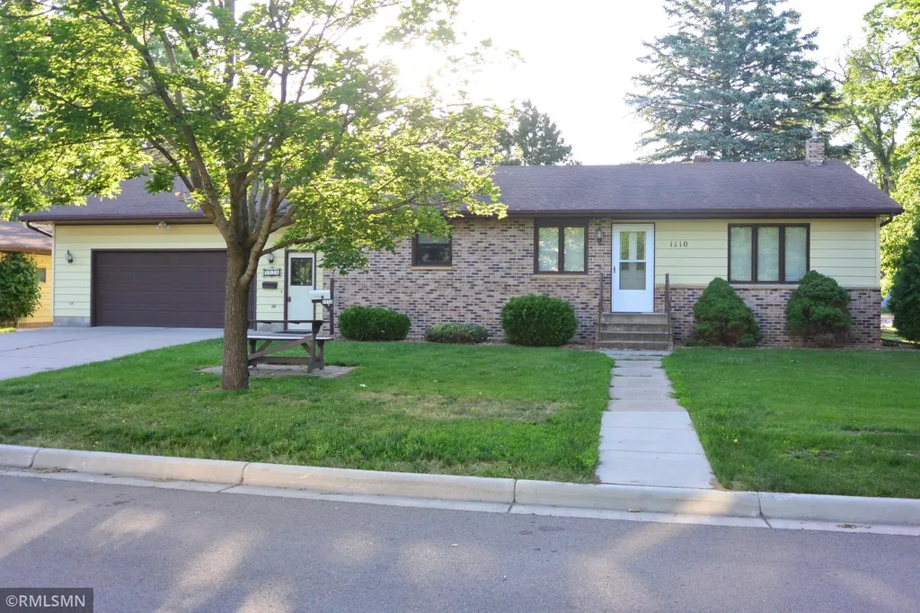 1110 Mcleod Avenue N Glencoe MN 55336
