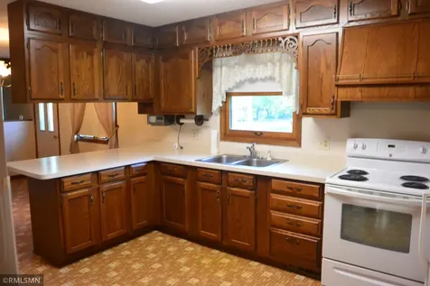 1110 Mcleod Avenue N Glencoe MN 55336