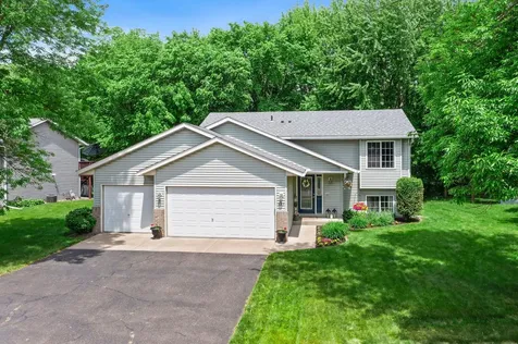 735 Marigold Drive Cambridge MN 55008