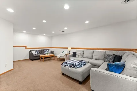735 Marigold Drive Cambridge MN 55008