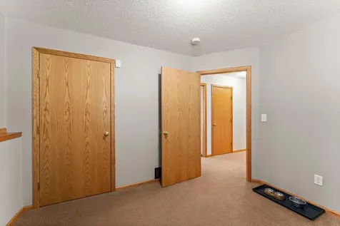 735 Marigold Drive Cambridge MN 55008