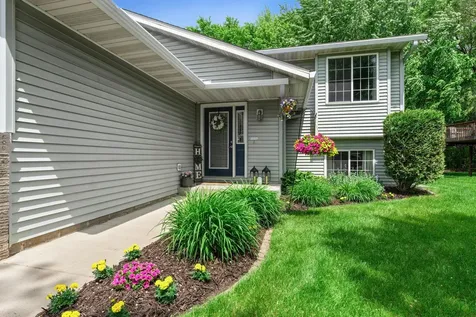 735 Marigold Drive Cambridge MN 55008