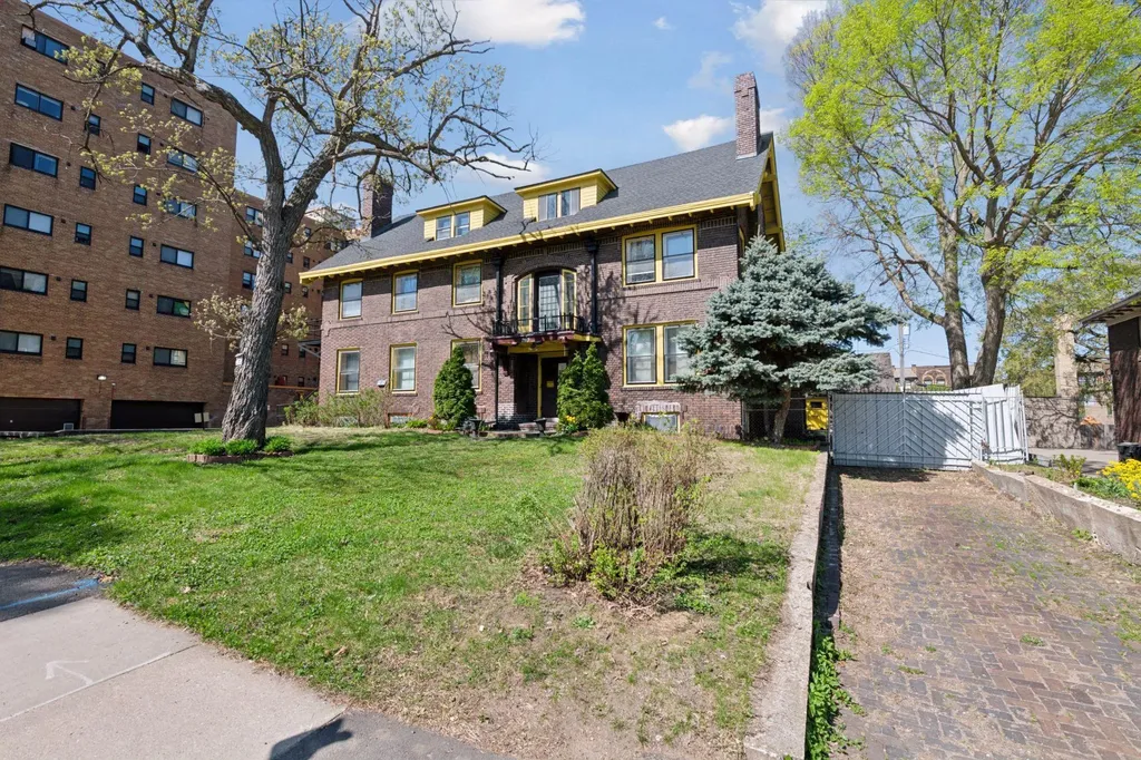 2110 1st Avenue S Minneapolis MN 55404