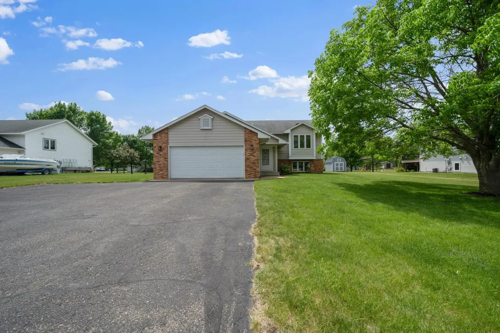 1100 Lochmist Lane NW Alexandria MN 56308