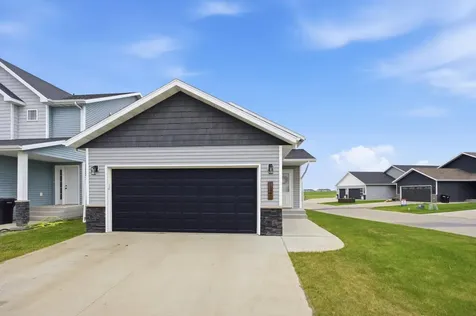 1138 Highland Lane W West Fargo ND 58078