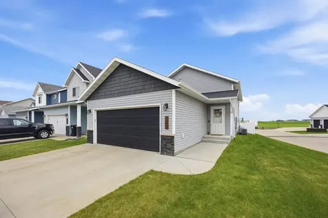 1138 Highland Lane W West Fargo ND 58078