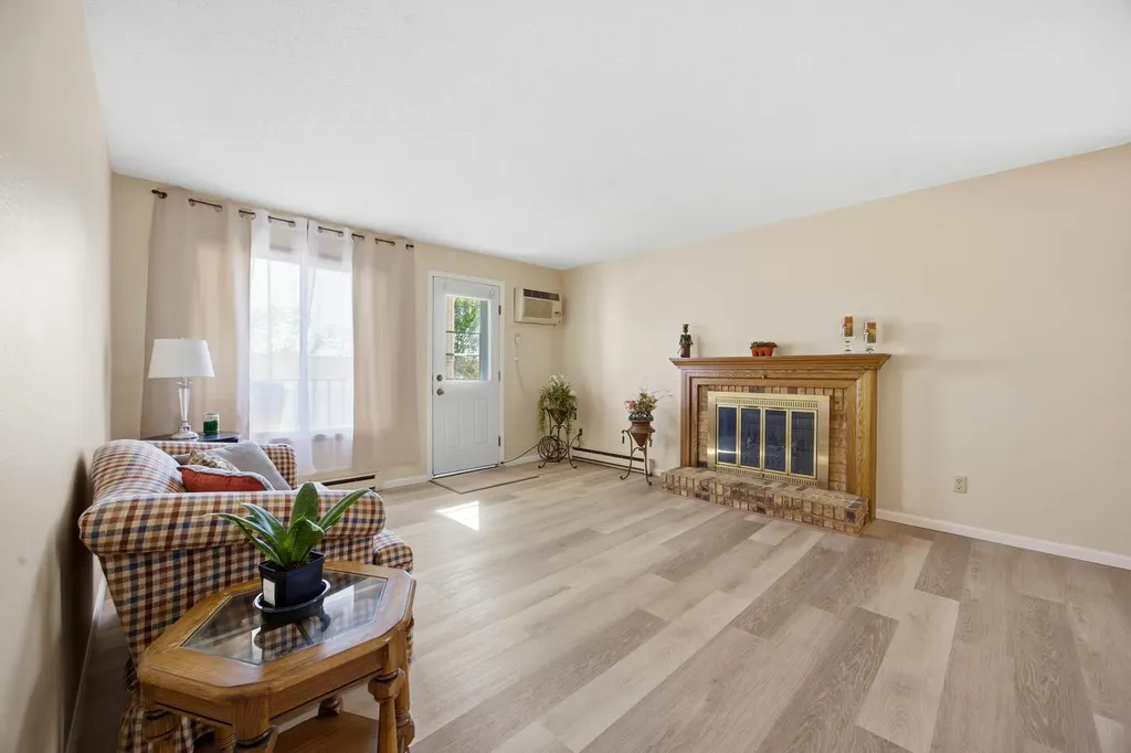 341 Prairiewood Circle S Fargo ND 58103