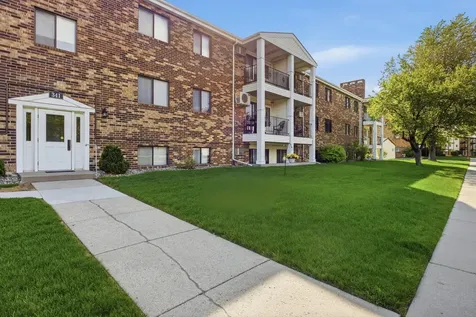 341 Prairiewood Circle S Fargo ND 58103