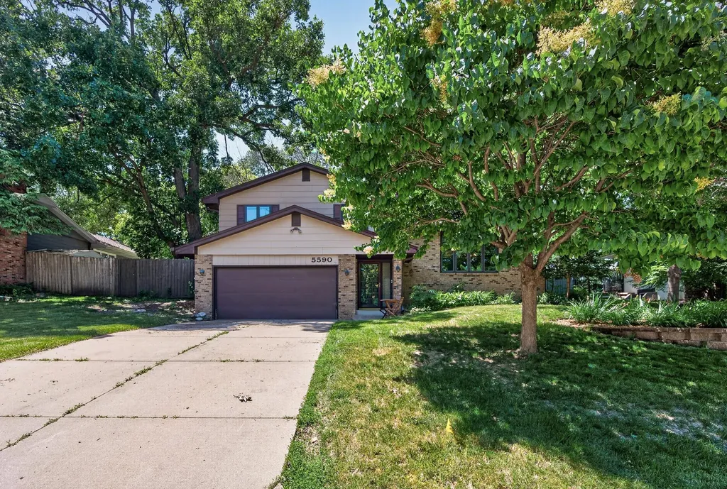 5590 Matterhorn Drive NE Fridley MN 55432