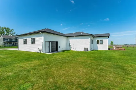 1426 Summerwood Trail W Dilworth MN 56529