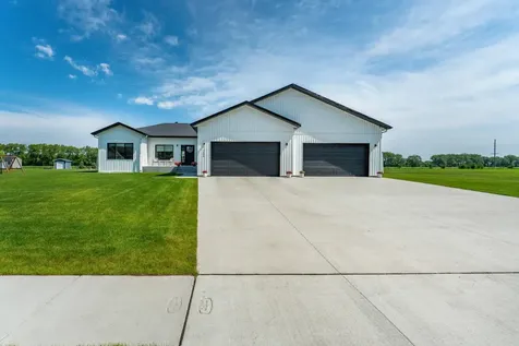 1426 Summerwood Trail W Dilworth MN 56529