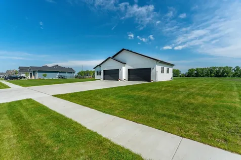 1426 Summerwood Trail W Dilworth MN 56529