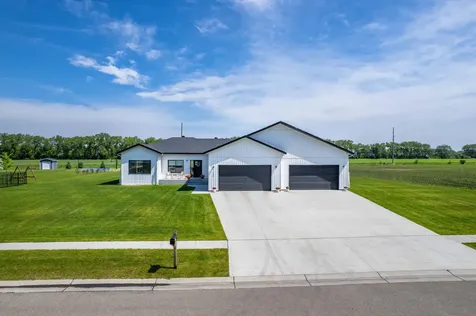 1426 Summerwood Trail W Dilworth MN 56529