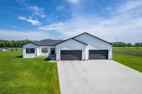 1426 Summerwood Trail W Dilworth MN 56529