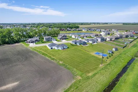 1426 Summerwood Trail W Dilworth MN 56529