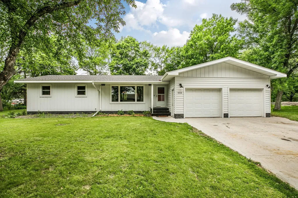 940 Hamlet Drive N Avon MN 56310