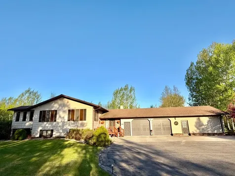 101 17th Avenue NE Roseau MN 56751