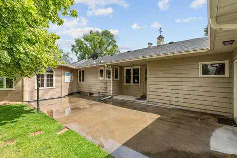 719 Park Avenue Hamburg MN 55339