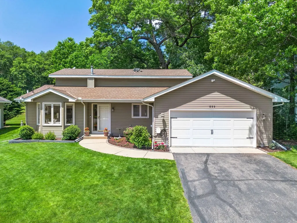 899 Park Knoll Drive Eagan MN 55123